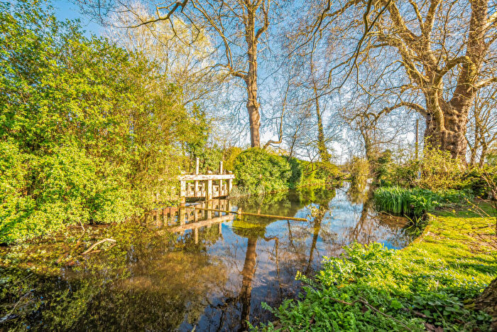4 Bedroom Bungalow For Sale In Tidmarsh, Reading, Berkshire, RG8
