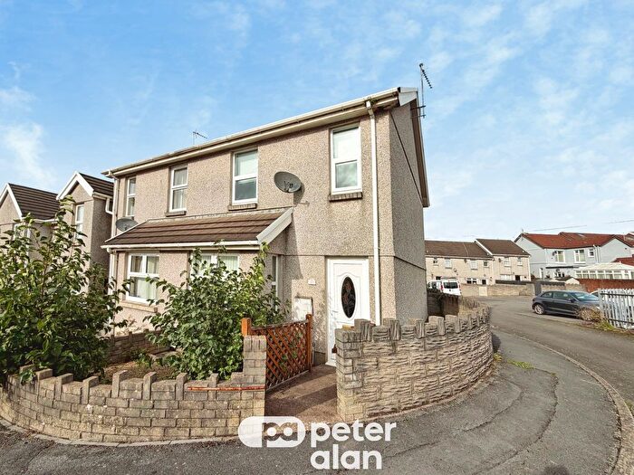 2 Bedroom Property To Rent In Cwrt Elusendy, Llanelli, SA15
