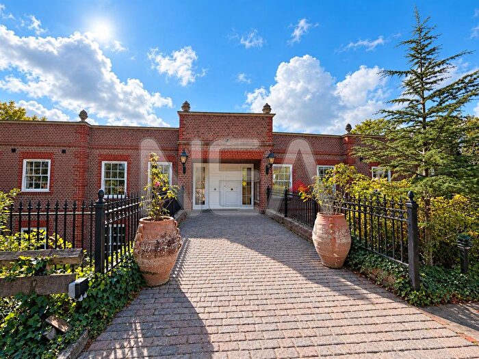 2 Bedroom Flat To Rent In Treetops, Caversham, Reading, RG4