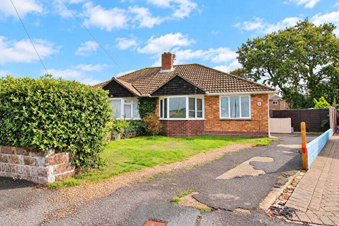 2 Bedroom Semi-Detached Bungalow For Sale In Farm Edge Road, Stubbington, PO14