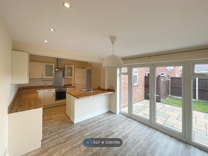 4 Bedroom Semi-Detached House To Rent In Green Park Road, Norwich, NR10