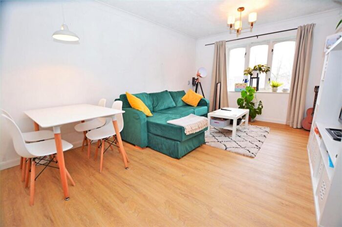 2 Bedroom Flat To Rent In Longfield Drive, London, CR4