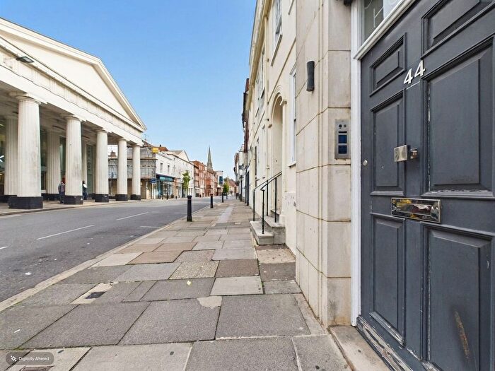 2 Bedroom Flat For Sale In Sadlers House, East Street, Chichester, PO19