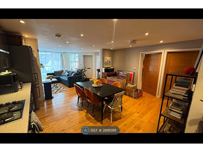2 Bedroom Flat To Rent In Millers Road, Brighton, BN1