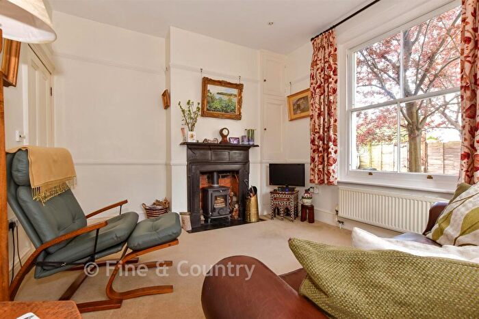 6 Bedroom Detached House For Sale In Madeira Road, Totland, Isle Of Wight, PO39