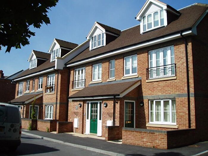 2 Bedroom Flat To Rent In Wey Hill, Haslemere, GU27