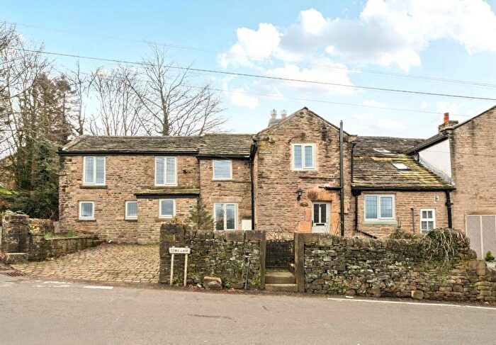 4 Bedroom Semi-Detached House For Sale In Town Lane, Glossop, SK13