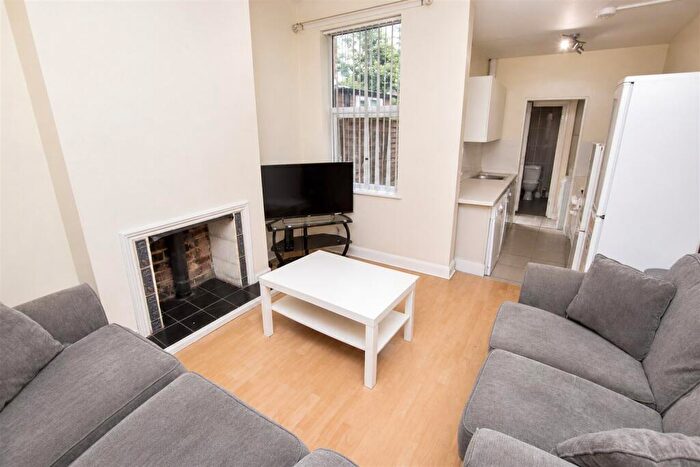 5 Bedroom House To Rent In Hubert Road, Birmingham, B29