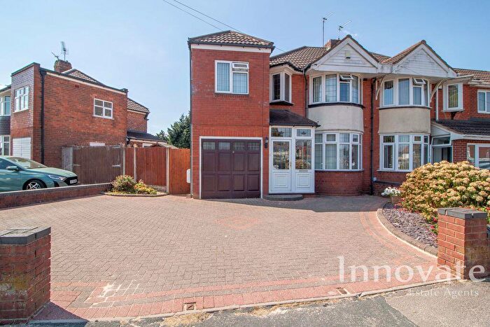3 Bedroom Semi-Detached House For Sale In Bleakhouse Road, Oldbury, B68