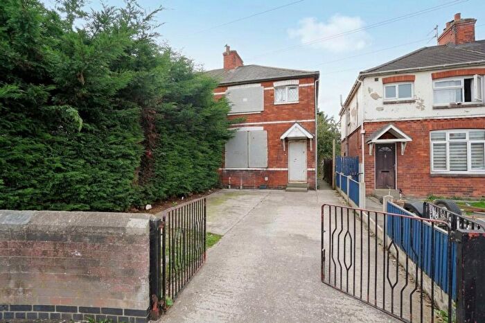 3 Bedroom Semi-Detached House For Sale In Byron Grove, Grimsby, DN33