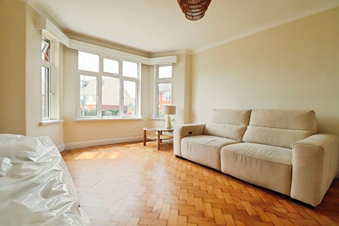 2 Bedroom Flat For Sale In Western Avenue Court, Cardiff, CF5