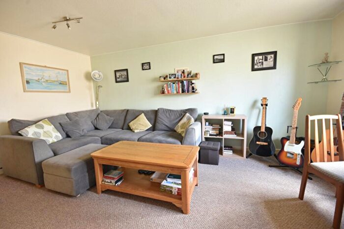1 Bedroom Apartment For Sale In Parkview Road, Salfords, RH1