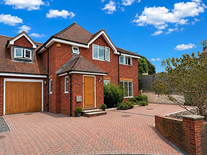 4 Bedroom Link Detached House For Sale In Riverside Avenue, Wallington, PO16