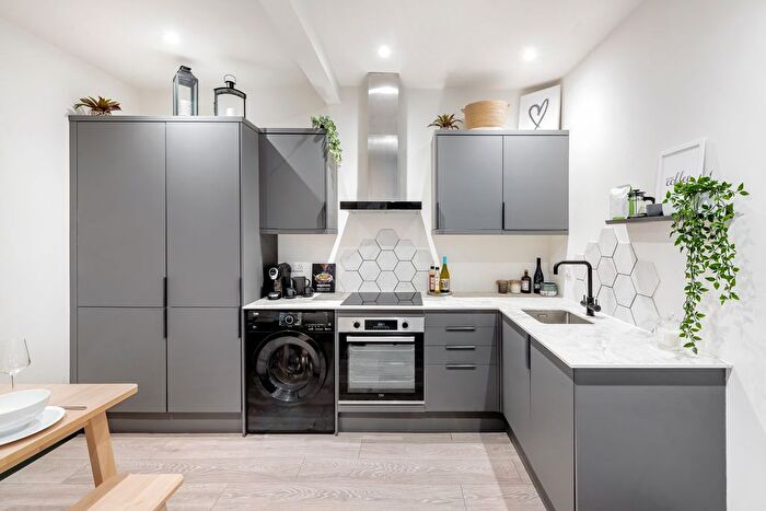 2 Bedroom Flat To Rent In Moorland Road, Oldfield Park, Bath, BA2
