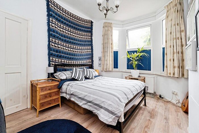 2 Bedroom Flat For Sale In Charlemont Road, East Ham, London, E6