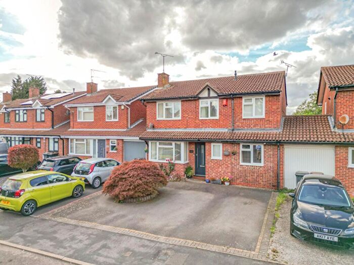 4 Bedroom Detached House For Sale In Hogarth Close, Bedworth, CV12