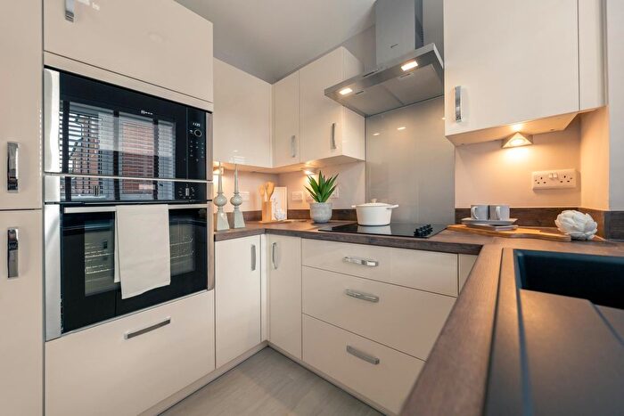 2 Bedroom Flat To Rent In Goldfinch House, Outwood Lane, Chipstead, CR5