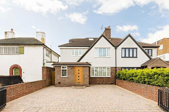 4 Bedroom Semi-Detached House To Rent In Esher Road, East Molesey, KT8