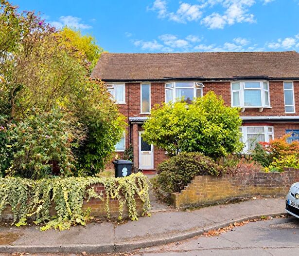 2 Bedroom Flat For Sale In Chase Gardens, Chingford, E4