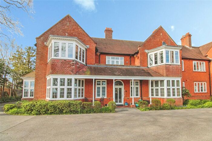 2 Bedroom Flat For Sale In Red Gables, Hilperton Road, BA14