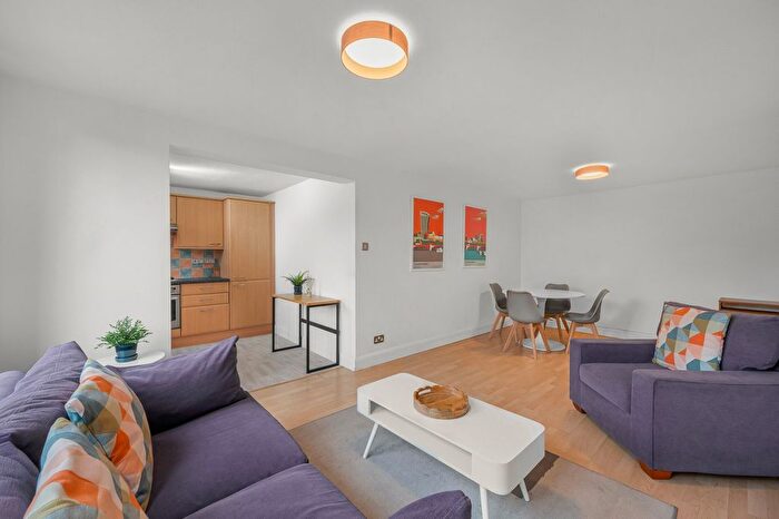 1 Bedroom Flat For Sale In Goldsmith Court, Stukeley Street, WC2B