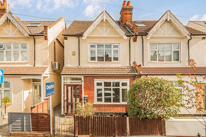 3 Bedroom End Of Terrace House For Sale In Mount Road, New Malden, KT3