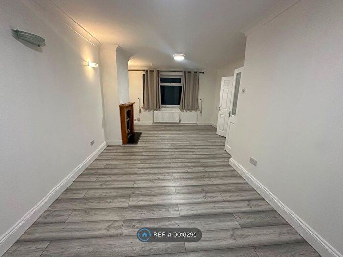 3 Bedroom Semi-Detached House To Rent In Mount Road, Wolverhampton, WV4