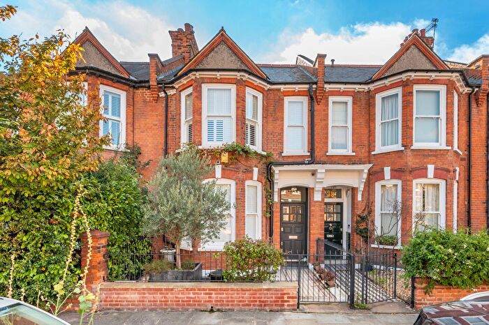 5 Bedroom Semi-Detached House For Sale In Kelfield Gardens, North Kensington, London, W10