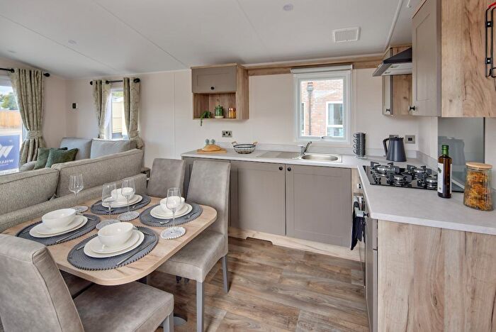 2 Bedroom Mobile/park Home For Sale In Pegwell Road, Ramsgate, CT11