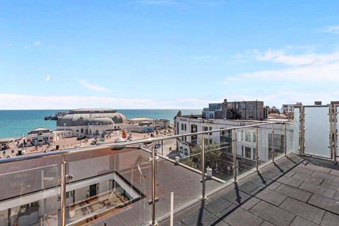 2 Bedroom Flat For Sale In South Street, Worthing, BN11