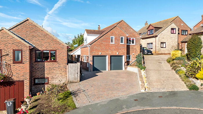 4 Bedroom Detached House For Sale In Eastdown Avenue, Preston, Weymouth, DT3