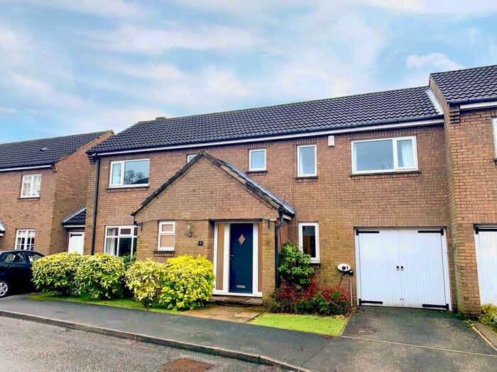 3 Bedroom Property To Rent In Park Lane Mews, Leeds, LS17