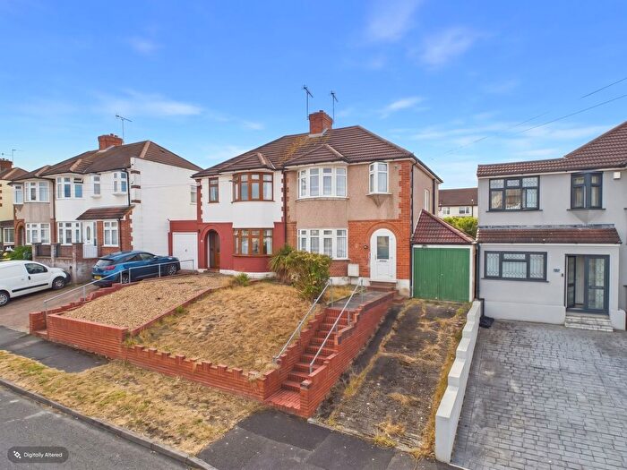3 Bedroom Semi-Detached House For Sale In Cray Road, Belvedere, Kent, DA17