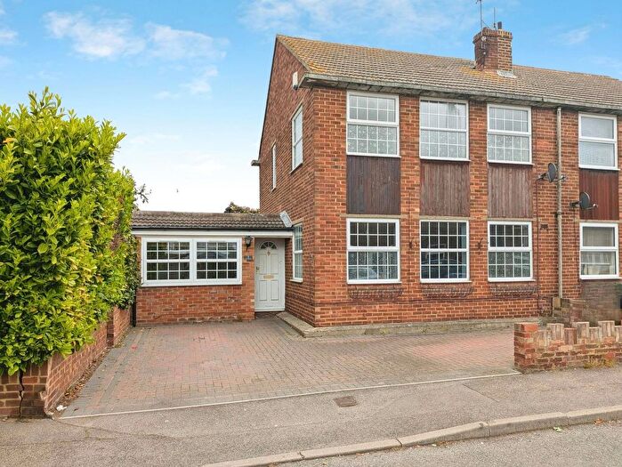 3 Bedroom Semi-Detached House For Sale In Nursery Close, Sheerness, Kent, ME12