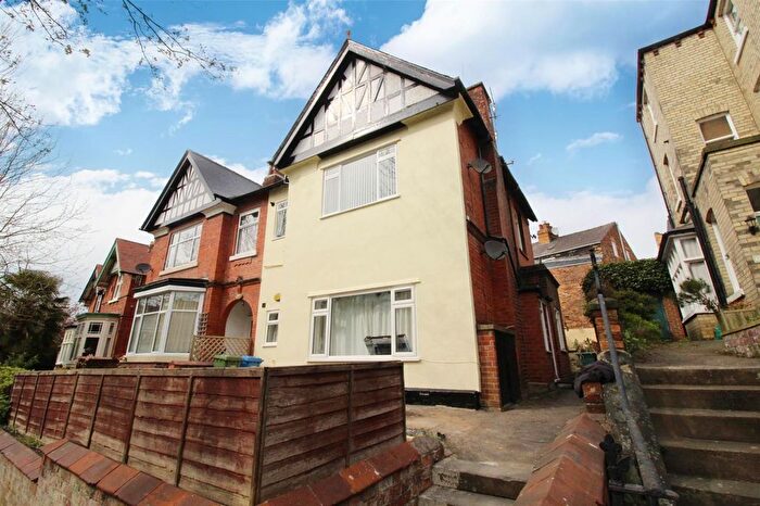 1 Bedroom Flat For Sale In Royal Avenue, Scarborough, YO11
