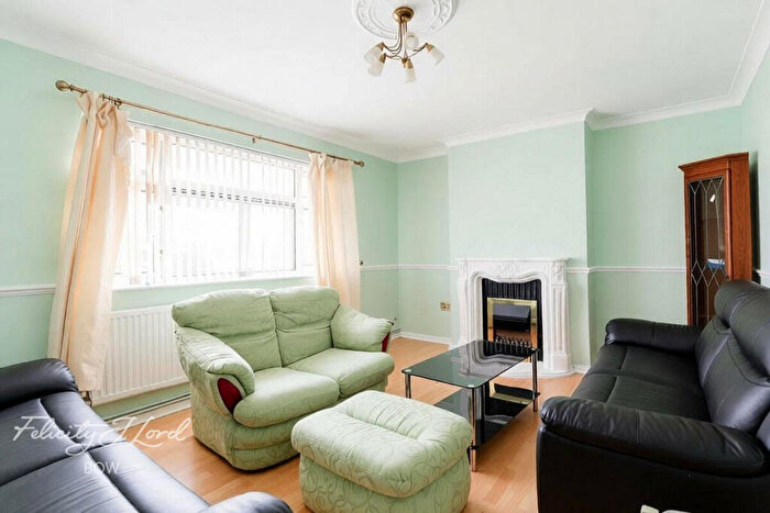 3 Bedroom Apartment To Rent In Hatfield Close, Ilford, IG6