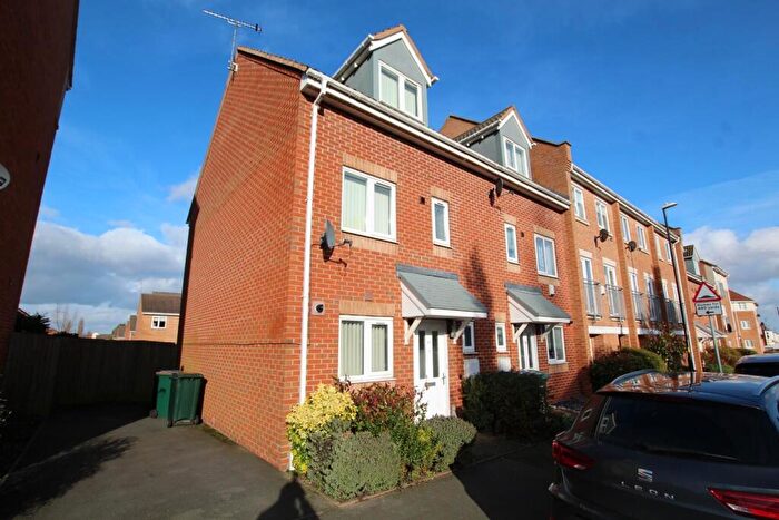 3 Bedroom End Of Terrace House To Rent In Common Way, Coventry, CV2