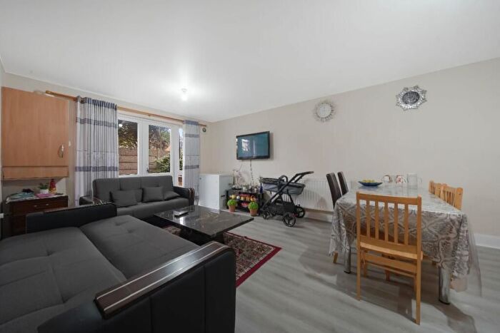 2 Bedroom Flat For Sale In Wellington Road, London, E7