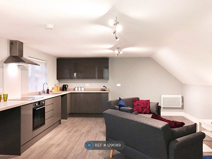 1 Bedroom Flat To Rent In Queensland Crescent, Chelmsford, CM1