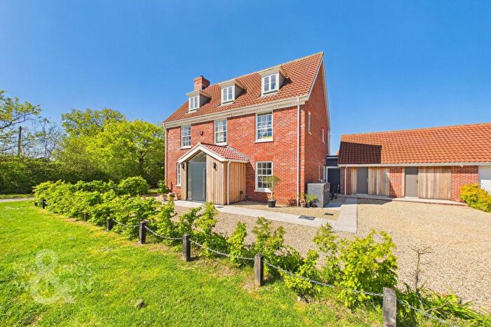 5 Bedroom Detached House For Sale In Gudgeon Road, Mulbarton, Norwich, NR14