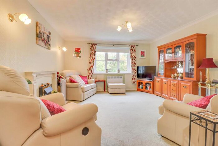 2 Bedroom Retirement Property For Sale In Stilemans, Wickford, SS11