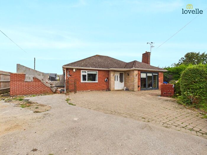 3 Bedroom Detached Bungalow For Sale In Spridlington Road, Faldingworth, LN8
