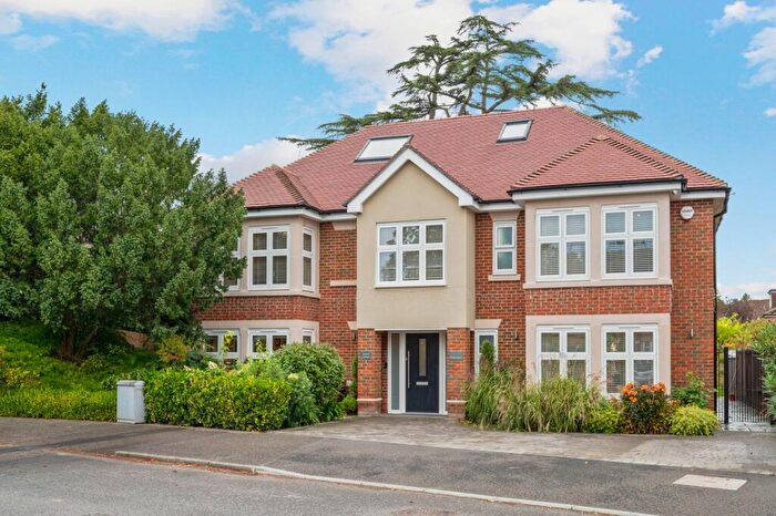5 Bedroom Detached House For Sale In Rydens Avenue, Walton-On-Thames, KT12