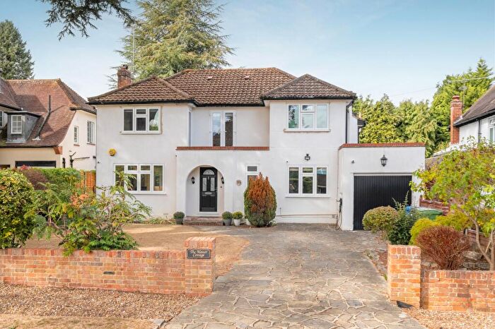 4 Bedroom Detached House For Sale In BroomfIeld Park, Sunningdale, SL5