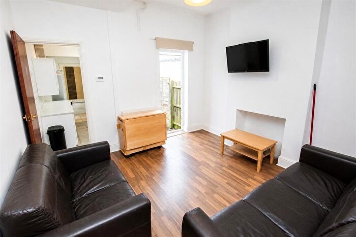4 Bedroom House To Rent In Dawlish Road, Birmingham, B29