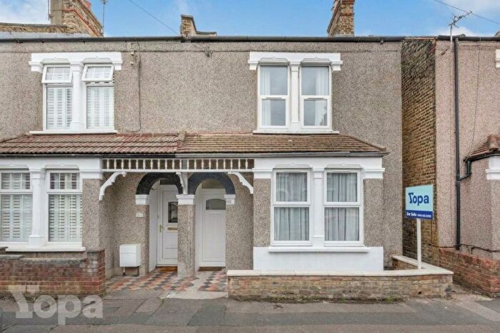 3 Bedroom End Of Terrace House For Sale In Warwick Road, Welling, DA16