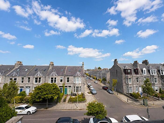 5 Bedroom Flat To Rent In Blenheim Place, Aberdeen, AB25