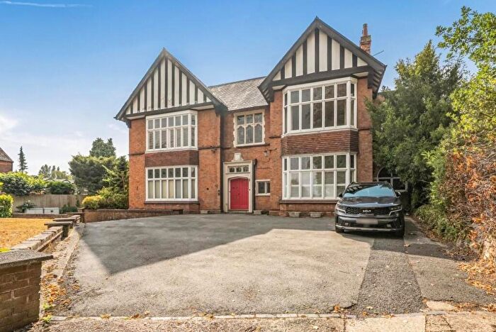2 Bedroom Flat For Sale In Lichfield Road, Four Oaks, Sutton Coldfield, B74