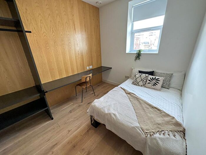 7 Bedroom Flat To Rent In Kempston Street, L3