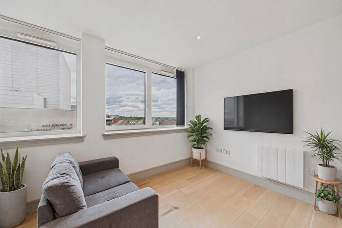 Studio To Rent In Flint Court, Finchley | London, N12